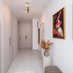 Apartamento Amber Haven & Nordic Elegance